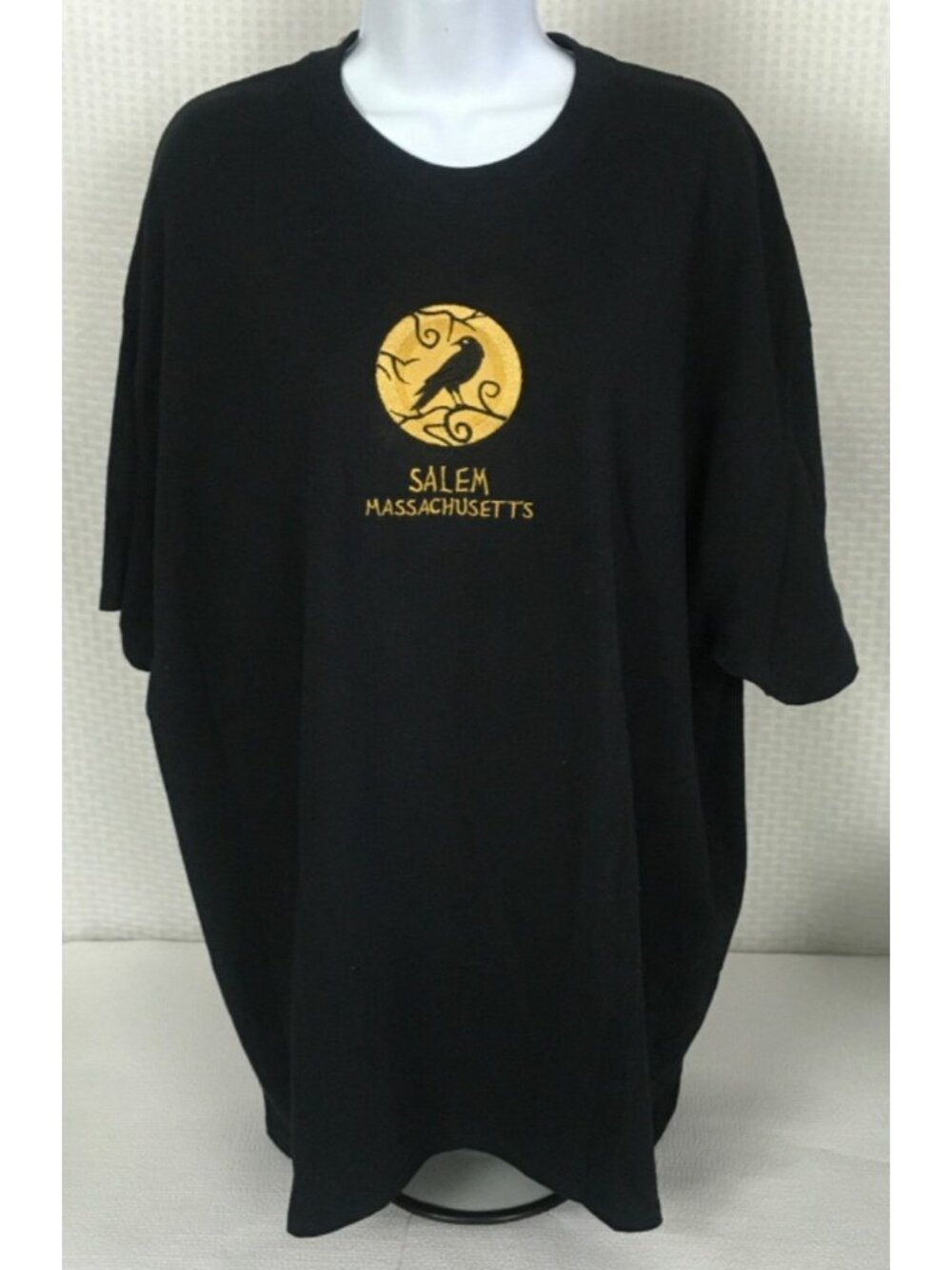 Gildan T shirt Unisex Size 2XL Black Salem MA with Embroidered Yellow Moon Crow